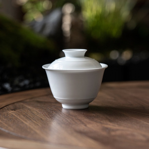 Sweet White Porcelain Gaiwan <b>Teacup</b> With Lid Small Size Kung Fu Tea Set - Product Image 1