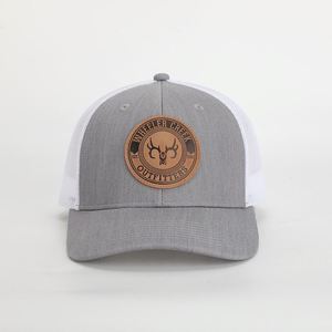 Venta al por mayor de gorras lisas de 6 paneles de cuero de alta calidad con parche de malla de ala curva para hombre gorra de camionero gris jaspeado 112 - Product Image 2