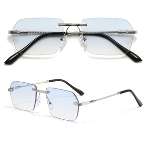 Chất lượng cao OEM thiết kế sang trọng lấy cảm hứng từ unisex mùa hè UV400 bảo vệ lớn vuông kim loại khung Kính mát cho nam giới phụ nữ - Product Image 2