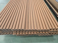 Revêtement extérieur en gros, bardage composite plastique pour jardin, panneau mural cannelé WPC, clôture composite WPC pour extérieur