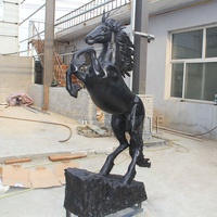 Statue de cheval en bronze antique poli de taille réelle au design classique pour la décoration extérieure du jardin
