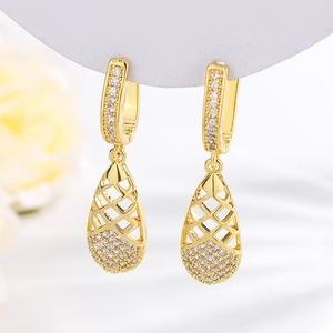 Boucles d'oreilles pendantes plaquées or 14 carats pour femmes, nouveau design classique, mode soirée, en laiton inaltérable avec zircon et pendentif cœur <span class=keywords><strong>Duster</strong></span> - Product Image 3