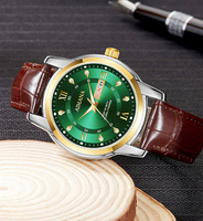 Montre à quartz de qualité supérieure avec cadran multicolore unique, bracelet en cuir antidérapant, fonction lumineuse, idéale comme cadeau souvenir.