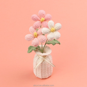 Vente en gros de fleurs artificielles de frangipanier faites à la main au crochet, plantes en pot de frangipanier au crochet - Product Image 5