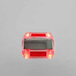 Lampe solaire d'avertissement de <span class=keywords><strong>trafic</strong></span> de goujon de route IP68 haute intensité prismatique réfléchissante 600m Distance visuelle Tunnel en plastique lumière solaire - Product Image 1