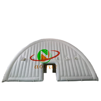 Tente d'arche extérieure personnalisée en PVC imperméable et ignifuge pour la location d'événements, capacité de 30 personnes