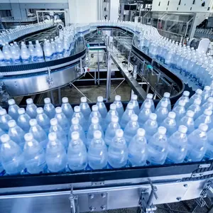 Ventas de fábrica Máquina automática de llenado y tapado de enjuague de agua potable Línea de producción de llenado de agua embotellada mineral