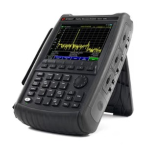 Analyseur micro-ondes portable Keysight N9917A FieldFox 18 GHz, 2 ports réseau et plus encore - Product Image 2