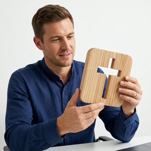 Placa Decorativa de Pared Cuadrada con Cruz de Madera, Diseño Recortado Hecho a Mano - Product Image 3