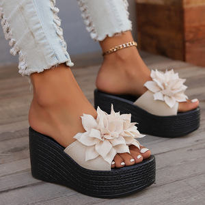 รองเท้าแตะส้นเตารีดแบบเปิดสำหรับผู้หญิง ลายดอกไม้ แฟชั่น สำหรับใส่ไปทะเล ชายหาด ฤดูร้อน กันลื่น - Product Image 2