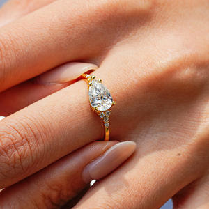 Gioielli Raffinati in Argento 925 Antiossidante con Moissanite Taglio Perla da 1ct, Anelli di Fidanzamento a Goccia per Donne - Product Image 3