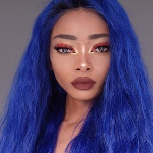 Perruque synthétique résistante à la chaleur pour bébé, couleur bleue, avec raie au milieu, perruque courte et lisse sur base en dentelle suisse - Product Image 2