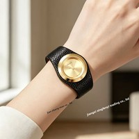 Reloj de Pulsera de Cuarzo para Mujer 2026, Correa Ancha de Cuero Blanco Crema, Esfera Minimalista con Bisel Dorado, Diseño Moderno