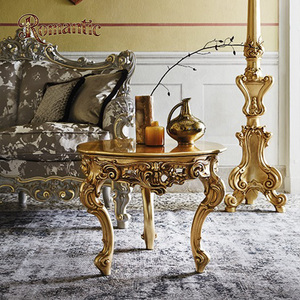 Set di Divani Angolari di Lusso Europei in Legno Massello Intagliato a Mano con Dettagli <span class=keywords><strong>Oro</strong></span> <span class=keywords><strong>e</strong></span> <span class=keywords><strong>Argento</strong></span> per Soggiorno di Villa, Rivestimento in Tessuto <span class=keywords><strong>e</strong></span> Spugna - Product Image 4