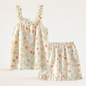 Set Pigiama Estivo da Donna Personalizzato in Cotone Traspirante, con Morbida Canotta e Pantaloncini con Elastico in Vita per Notti Confortevoli - Product Image 3