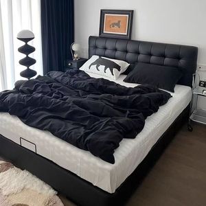 <span class=keywords><strong>Lit</strong></span> double moderne de luxe avec cadre en bois <span class=keywords><strong>lit</strong></span> mural en tissu <span class=keywords><strong>rouge</strong></span> <span class=keywords><strong>et</strong></span> à mailles noires <span class=keywords><strong>lit</strong></span> rembourré confortable de style minimaliste <span class=keywords><strong>et</strong></span> simple pour mariage - Product Image 2