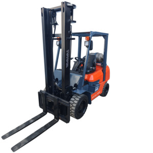 Montacargas Diésel FG25 de 2.5 Toneladas Usado con Desplazador Lateral Hidráulico, Neumáticos Sólidos, Mástil de Dos Etapas y Velocidad de Desplazamiento en Venta - Product Image 1