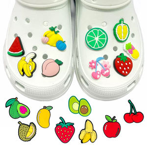 Haute qualité <span class=keywords><strong>pas</strong></span> <span class=keywords><strong>cher</strong></span> PVC mode dessin animé sport Styles accessoires de chaussures décoration Non répétitif aléatoire article chaussures breloques pour sabot - Product Image 6