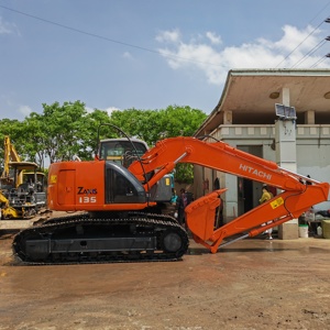 Excavadora Usada Hitachi ZX135US de 13.5 Toneladas, Original de Japón, con Motor Isuzu 4JJ1, en Oferta - Product Image 1