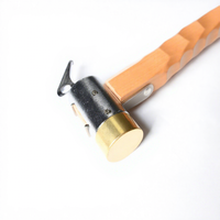 Marteau de camping multifonctionnel en fer portable pour tente et toitier, idéal pour le camping et les travaux de fer.