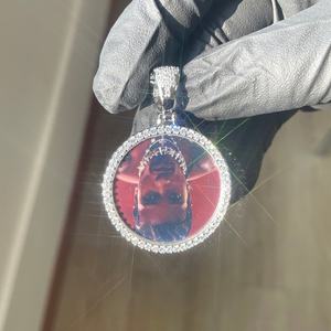 จี้รูปภาพฮิปฮอปแบบกำหนดเองของ Yu Ying พร้อมจี้รูปภาพประดับเพชรโมอิสซาไนต์ จี้รูปภาพเงินแท้ 925 สำหรับสร้อยคอ - Product Image 4