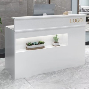 Mostrador de Recepción Moderno y Minimalista de Madera y Metal para Salón de Belleza, Bar o Tienda, con Color Personalizado - Product Image 1