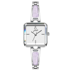 Montre à quartz pour femme avec cadran carré argenté, nacre embossée et bracelet en acier - Product Image 3