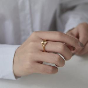 Anillo de Dedo Lincy Personalizado, Simple, de Acero Inoxidable, Chapado en Oro de 18K, con Patrón de Placa Redonda, Acero Inoxidable, Alto Pulido, Anillo IP Sunshine - Product Image 5