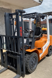 <b>Used</b> 3 Ton Mini TCM Forklift FD30 Japan Diesel Engine Three Stage Mast Solid Tires Factory Price for Import Sale - Product Image 6