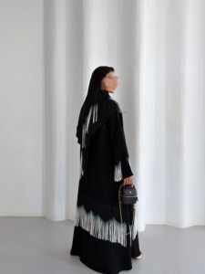 عباية نسائية سوداء مفتوحة بتصميم كيمونو، أومبري مع شراشيب، من الشيفون، فستان ماكسي إسلامي بالجملة من دبي، كارديجان - Product Image 5