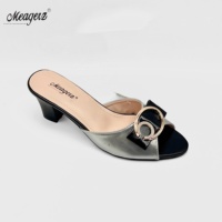 MOQ50 Sandales d'été à talon épais et bout rond pour femmes et jeunes filles, style mode décontracté d'extérieur
