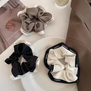 Bphne mejor selección personalizada marcas famosas Malla tela letra blanco y negro pelo Scrunchie - Product Image 4