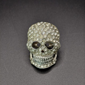 Épinglette en alliage de zinc plaqué <span class=keywords><strong>nickel</strong></span> de haute qualité, incrustée de cristaux, motif squelette, pour festival rock, concert, club, souvenir - Product Image 1