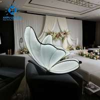 Lampes de sol motorisées Anpu à motif papillon lumineux pour allée de mariage et toile de fond