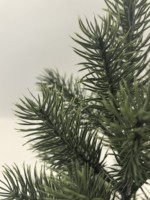 Décoration intérieure moderne et élégante Arbre artificiel vert luxuriant avec des feuilles en plastique Plante d'intérieur unique