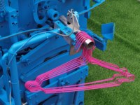 Machine de fabrication de cintres en fil métallique revêtu de PVC multi-spécifications pour la lessive, à vendre
