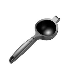 เครื่องคั้นน้ำผลไม้แบบแมนนวล โลโก้สั่งทำได้ ผลิตจากโลหะผสมสังกะสีแข็งแรงทนทาน คั้นมะนาว คั้นมะกรูด สำหรับครัว บาร์ ปาร์ตี้ ขายส่ง - Product Image 1