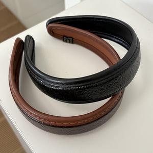 Serre-tête large en similicuir PU style rétro européen et américain, couleur unie, pour la décoration quotidienne des cheveux des femmes - Product Image 2