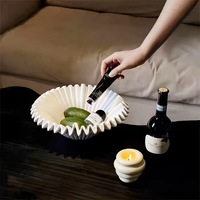 Bol de rangement en résine blanc mat, minimaliste, texturé à plis radiaux et festonné ondulé, pour table d'entrée, clés, bijoux et petits objets