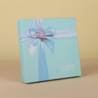 Caja de dulces de trufas personalizada de alta gama, cuadrada, rígida, con asa, lazo en la parte superior, tapa y base, revestimiento UV, laminación mate, ecológica, para chocolate