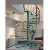 Escalier droit moderne Prima avec colonne centrale en acier inoxydable, marches en verre, écologique et durable pour villa, intérieur de luxe