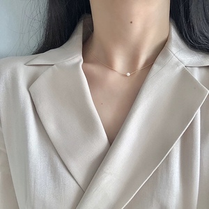 Collier ras du cou en mini-perles exquises de Jian Mei Designs, style simple et polyvalent, ultra-fin - Product Image 1