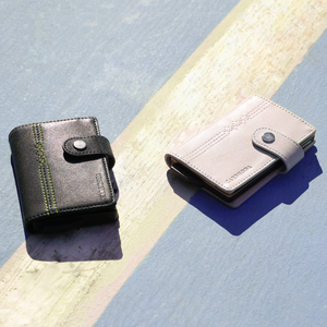 Porte-cartes fin en cuir véritable de 6 pouces, noir avec surpiqûres vertes, fermeture à pression, design minimaliste unisexe - Product Image 1
