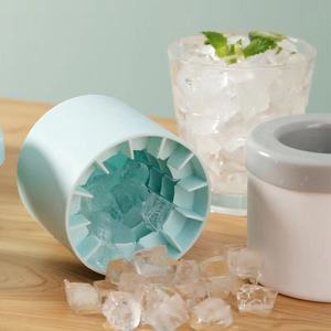 Venta caliente bandeja de cubitos de <span class=keywords><strong>hielo</strong></span> de silicona portátil de congelación rápida con tapa para uso doméstico y de viaje - Product Image 1