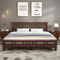 Lit Queen/King en teck massif de style nordique moderne avec rangement, design minimaliste et tête de lit rembourrée pour chambre à coucher