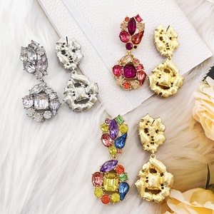 Nouvelles Boucles <span class=keywords><strong>d</strong></span>'Oreilles Clous Fleur Plaqué Or 2026 pour Femme, Bijoux Tendance Personnalisés avec Pierres Précieuses Colorées, Diamants et Cristaux en Verre - Product Image 4