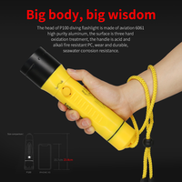 Linterna de Buceo Recargable LED Amarilla de 1800 Lúmenes y 5500K, Resistente al Agua IP68, 200-300M, para Buceo y Caza Submarina