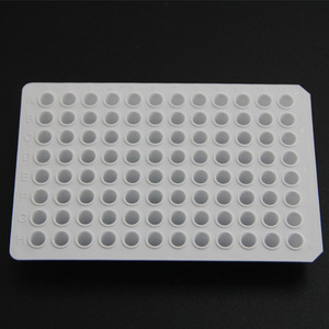 Plaque PCR médicale Yongyue 96 puits 100 µL sans jupe, fond plat blanc, stérilisable, plaque à puits carrés - Product Image 2