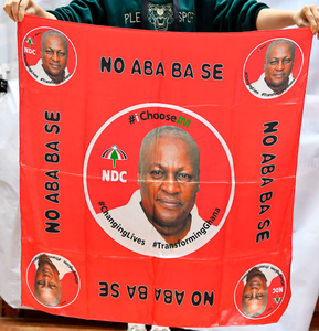 Camiseta Promocional con Diseño de Personajes de Fútbol para Campañas Electorales - Unisex, Servicio OEM, Talla Única - Product Image 4