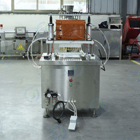 Machine à déposer et à verser pour la fabrication de bonbons en forme d'ours en amidon de gomme / Machines pour bonbons et confiseries